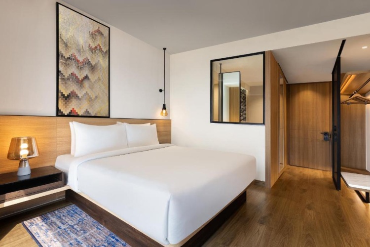 Standard Double room with city view