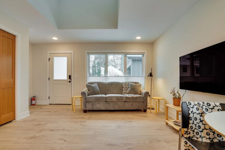 < 1 Mi to Carleton College: Wfh-friendly Apartment
