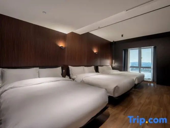 2 Bedrooms Suite with river view