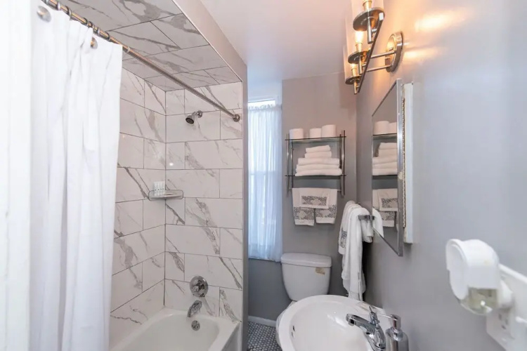 The Incline Suite 1