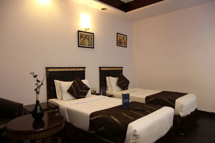First Star HUDA Metro by FabHotel
