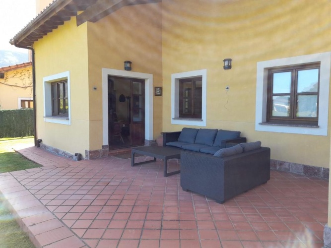 4 Bedrooms Cottage