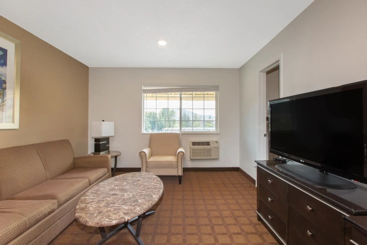 Umpqua Valley Hotel
