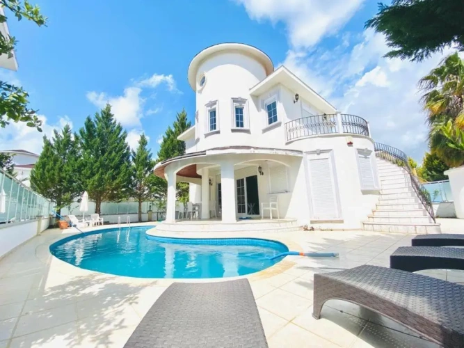 3 Bedrooms Villa