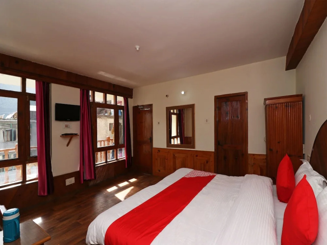 OYO 13710 Home Studio near Hadimba Manali