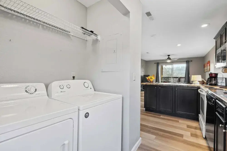 Silver Lake Hideaway Chic 2 Bdr, Dog Friendly!