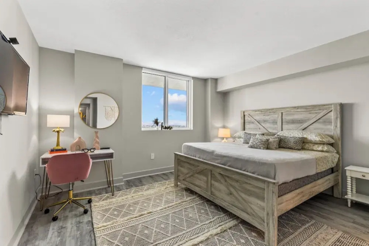 2Br2Ba Next To Jackson Memorial Hospital