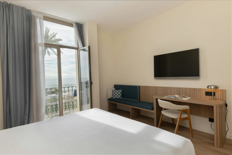 Superior Double room with balcony and with sea view