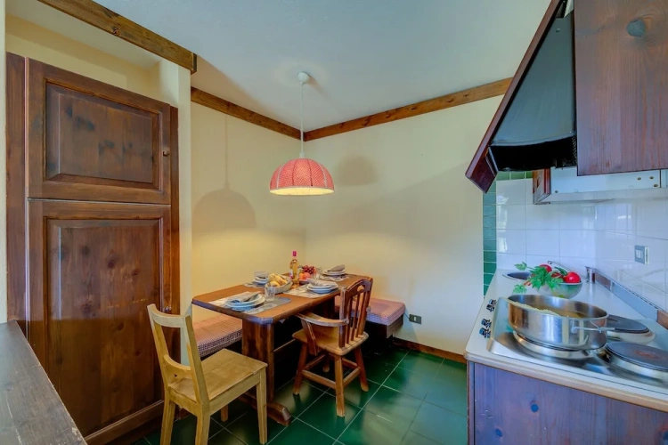1 Bedroom Quadruple Family Apartment