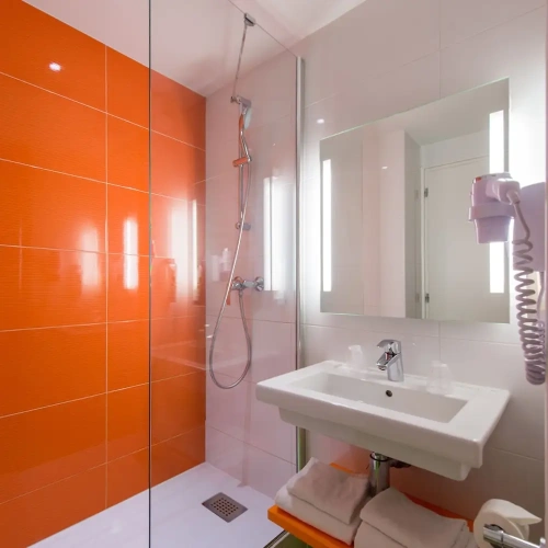 Standard Quadruple Suite