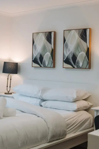 Lakeside 3-bed Apartment With Jacuzzi