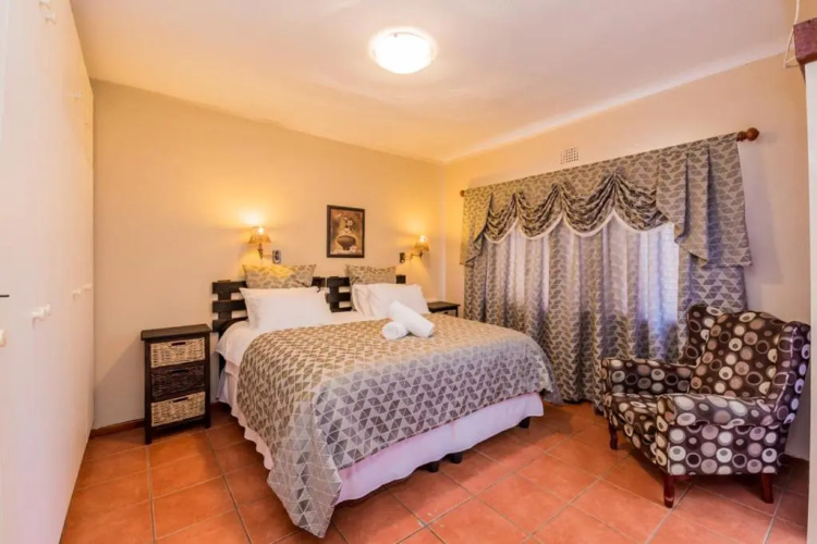 Ajee B&b