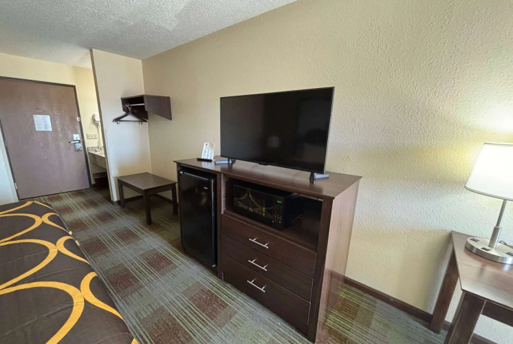 Super 8 by Wyndham Lincoln