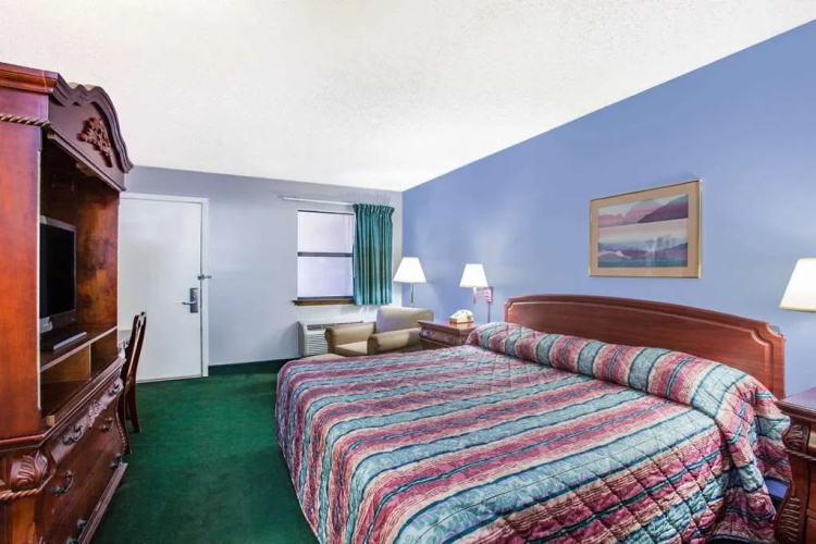 Super 8 Malvern