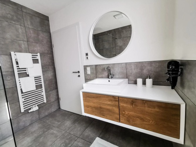 Apart Pair im Dorf