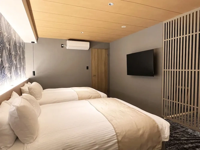 Grand Twin room with balcony
