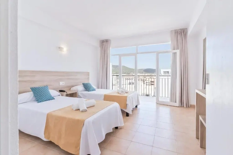 Standard Twin room