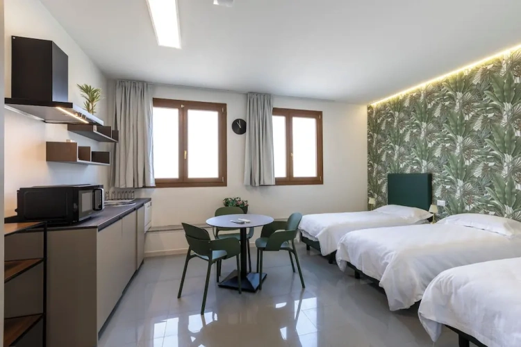 Standard Triple room