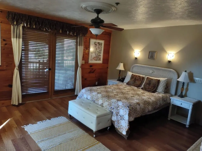 Standard Basement room with lake view
