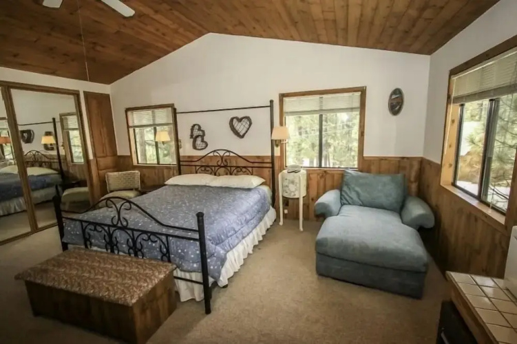 A Big Olympic Getaway 4 Bedroom Apts by RedAwning