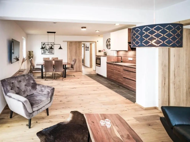 3 Bedrooms Apartment