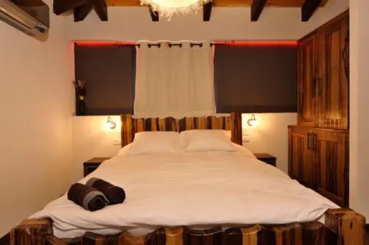 Noam Suites