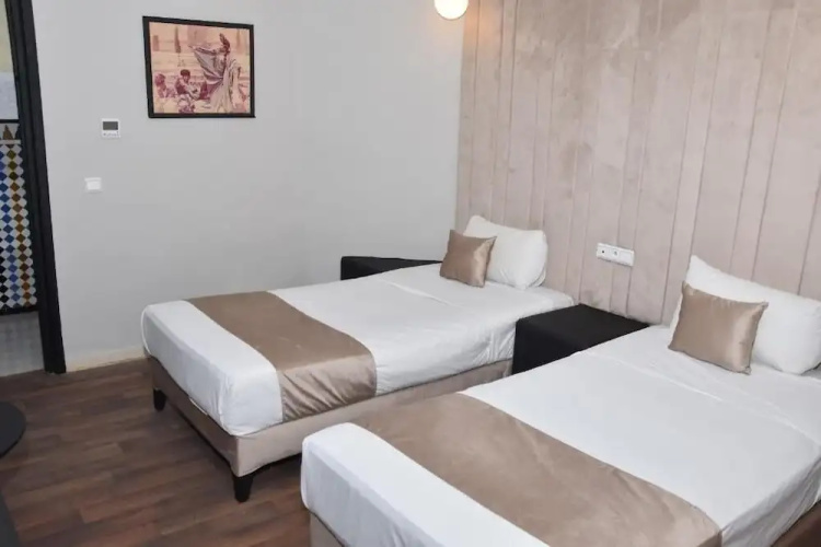 Cadé Hotel
