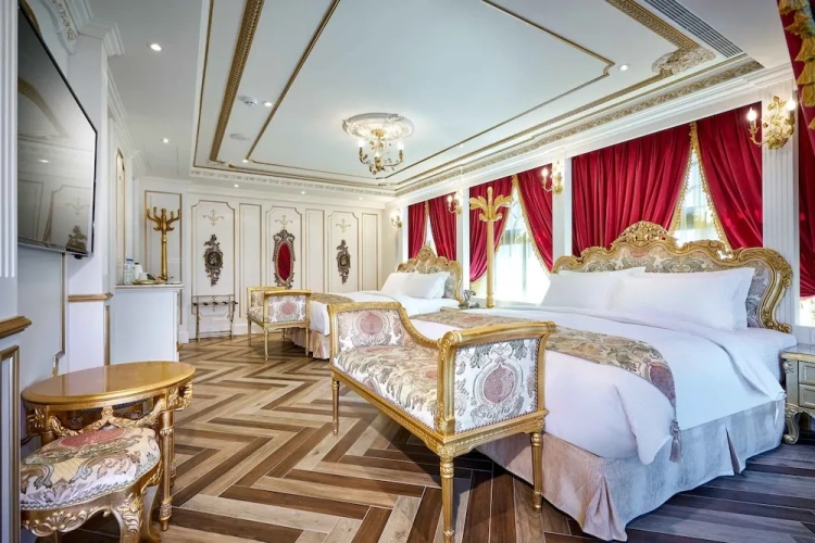 1 Bedroom Royal Quadruple room with mountain view
