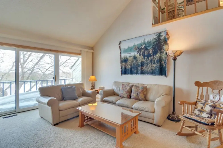 Bellaire Townhome on Summit Mtn w/ 2 Balconies!