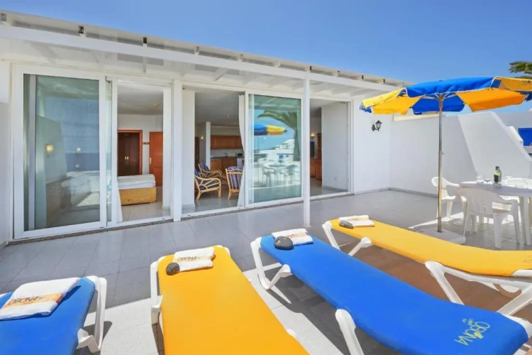 2 Bedrooms Apartment with ocean view