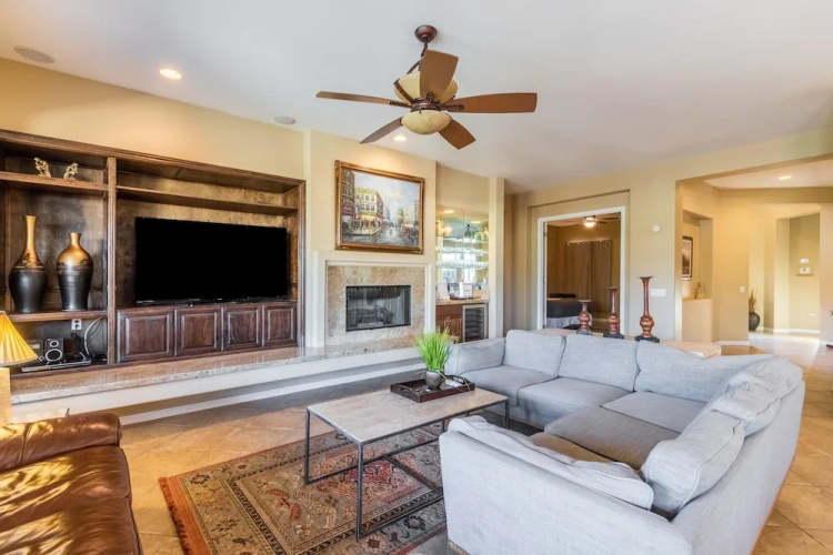 Aurora by AvantStay Stylish Spacious Oasis w Pool Spa BBQ