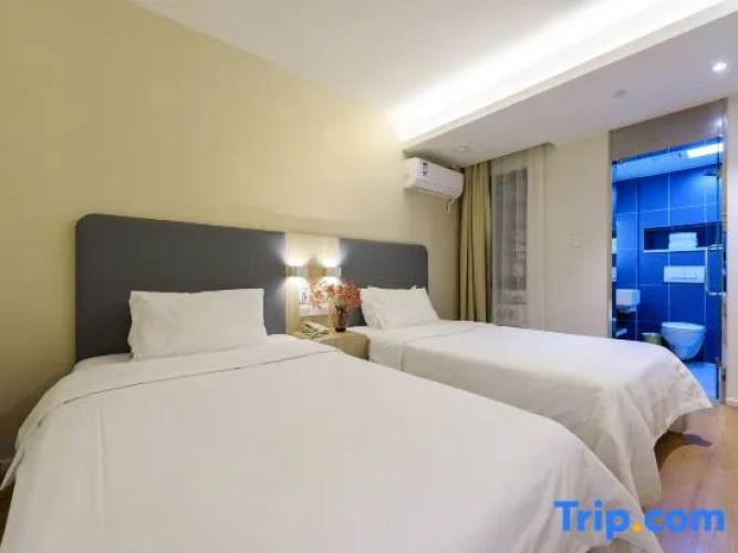 Standard Double room with street view