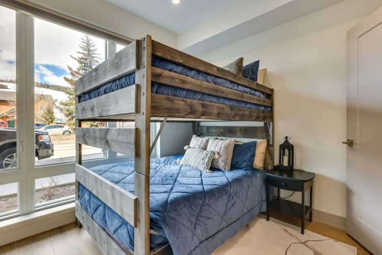 Rooftop Mtn View & Hot Tub: Silverthorne Home!