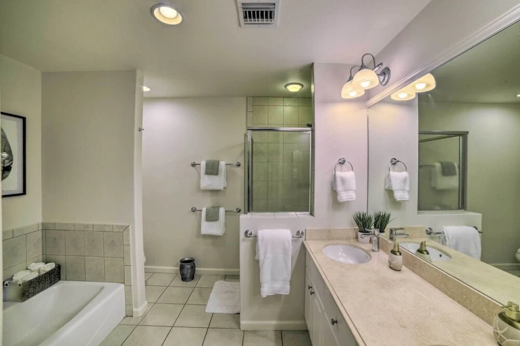 2 Bedrooms Apartment