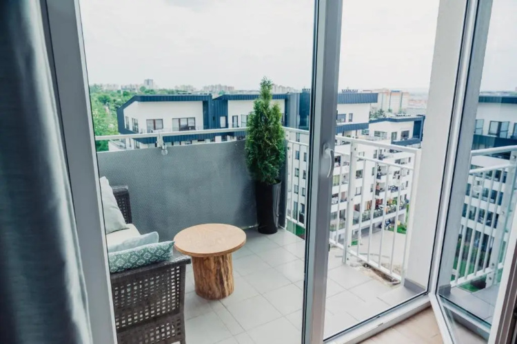 Silk Apartment - Netflix - Parking