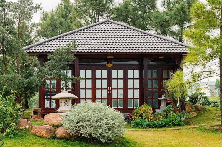 Deluxe Bungalow with lake view