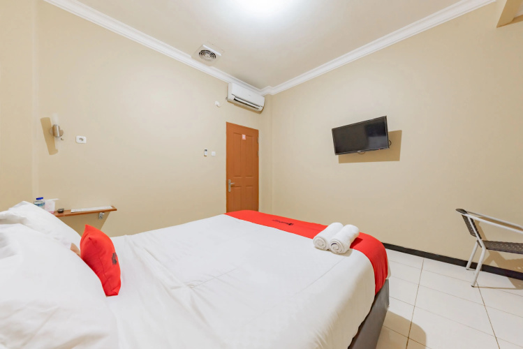 RedDoorz @ Pahlawan Street