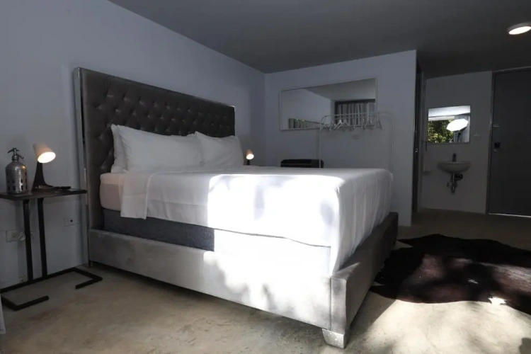 Standard room with pool view