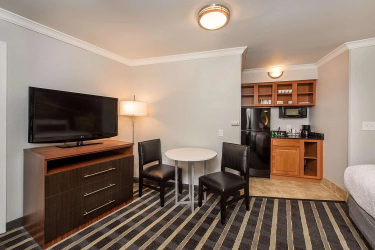 Best Western PLUS Milwaukee West