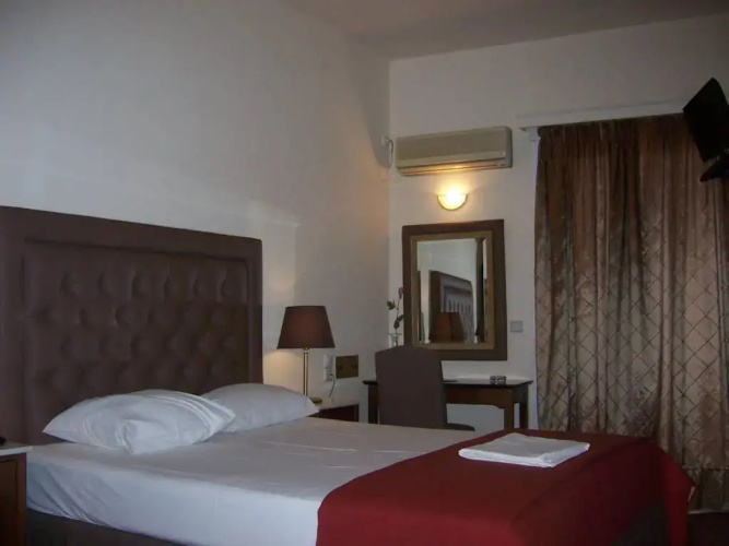 Hotel Queens Leriotis