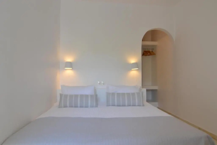Artemis Hotel
