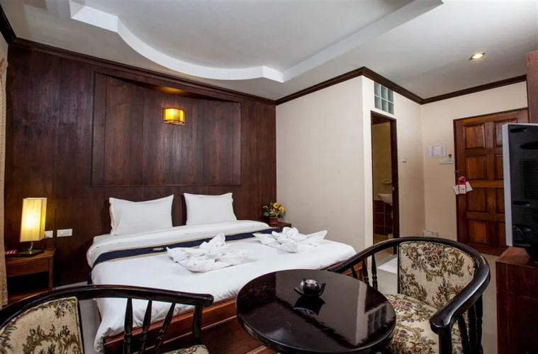 Triple Rund Place Hotel