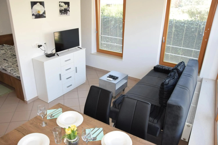 COMFY and BRIGHT Apartment