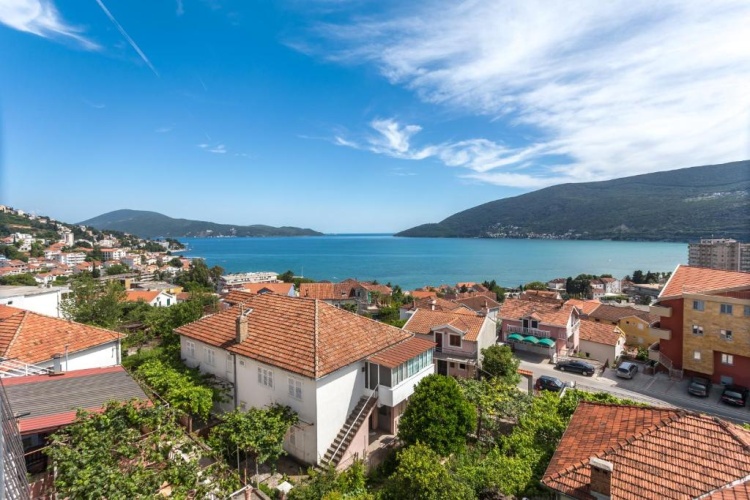 1 Bedroom Apartment with balcony and with sea view