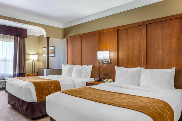 Comfort Suites Plainview