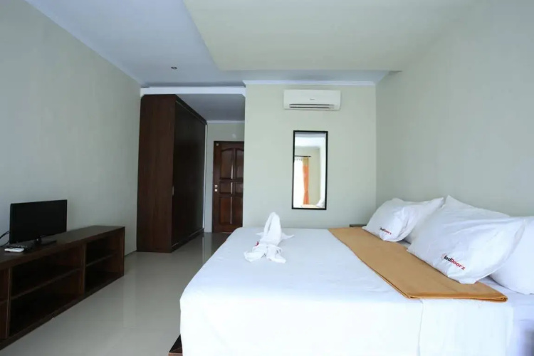RedDoorz @ Padma Utara