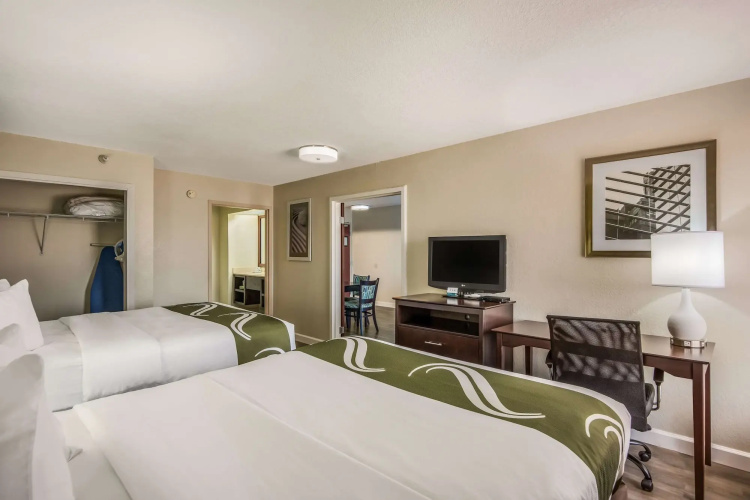 Quality Inn & Suites Quincy - Downtown