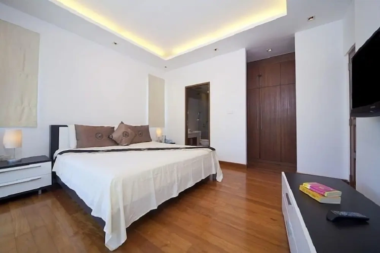 3 Bedrooms Sextuple Villa