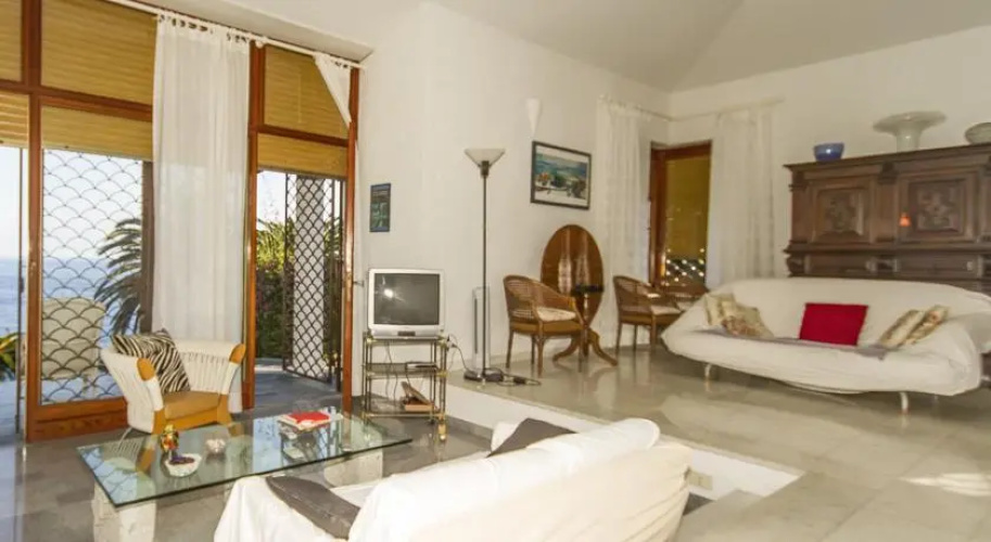 Villa White
