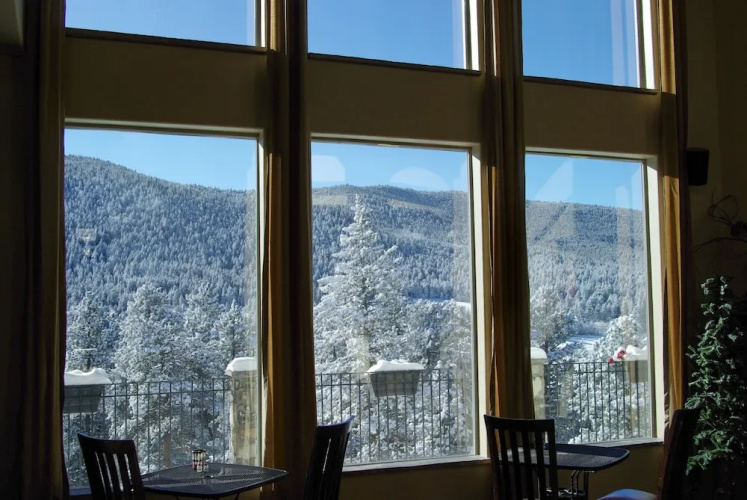 Arrowhead Manor Bed & Breakfast Inn & Event Center